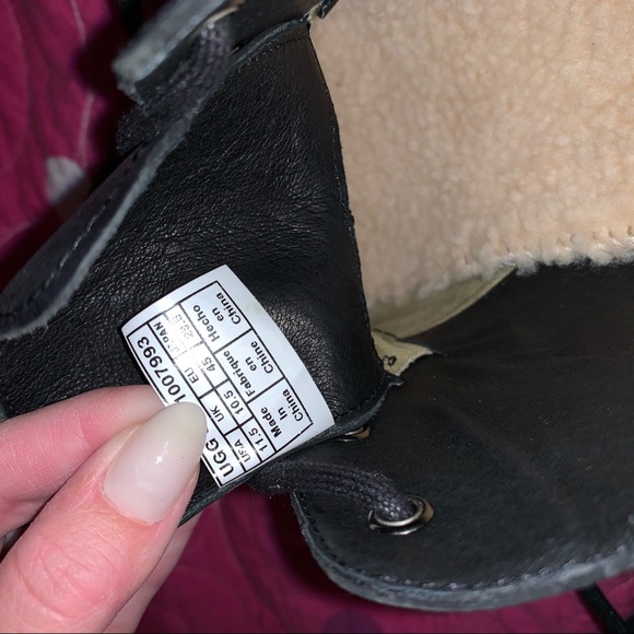 NEVER WORN Men’s UGGS - Picture 5 of 5